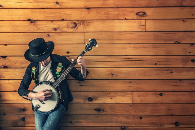 Guy playing banjo